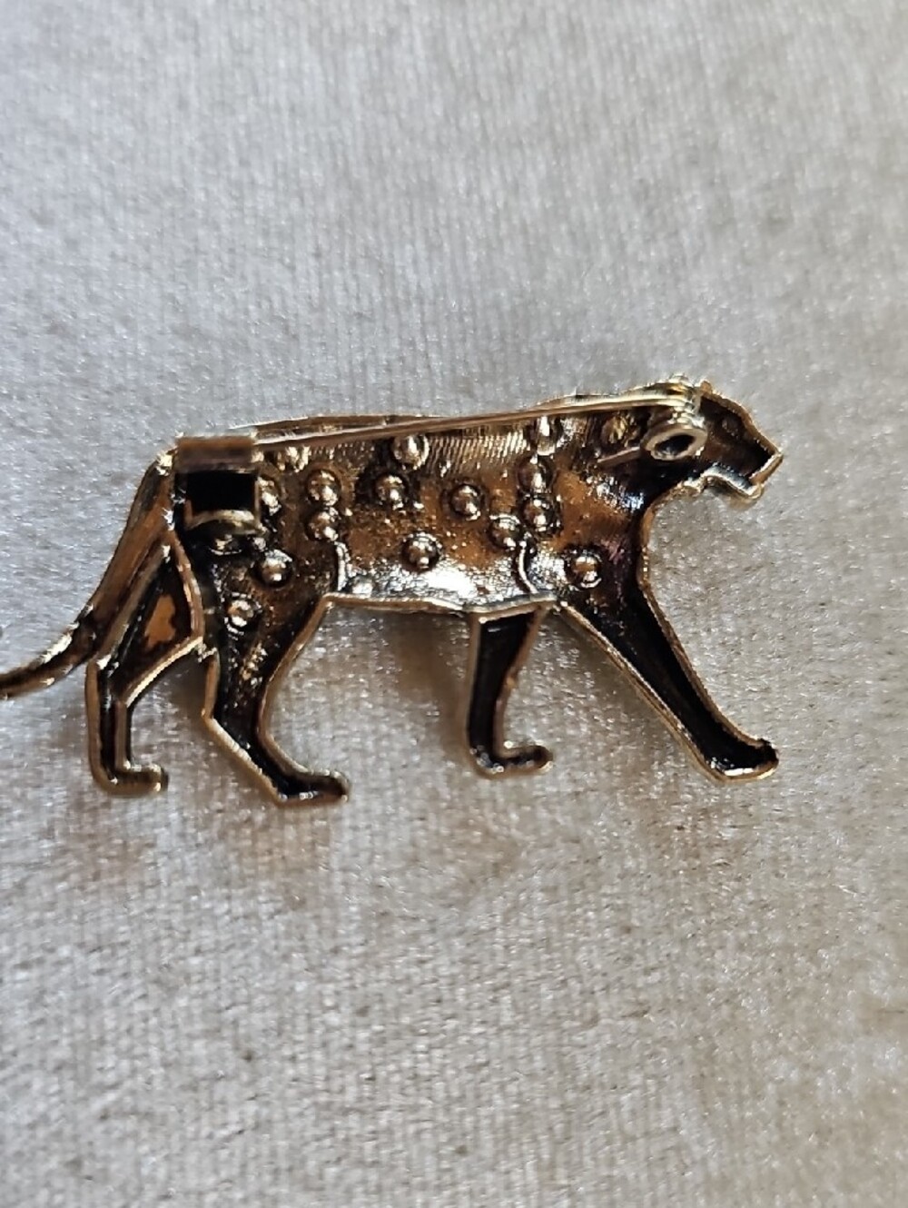 Gold Tone Tiger Brooch with Clear Rhinestones - Picture 7 of 7